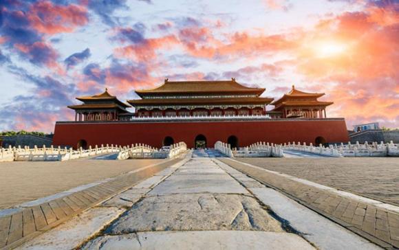 The East Hotel-Very Close To The Drum Tower,The Lama Temple,Houhai Bar Street,And The Forbidden City,There Are Many Old Beijing Traditional Hutongs Around The Hotel ,Experience The Culture Of Old Beijing Hutongs,Near Exit A Of Shichahai On Metro Line 외부 사진