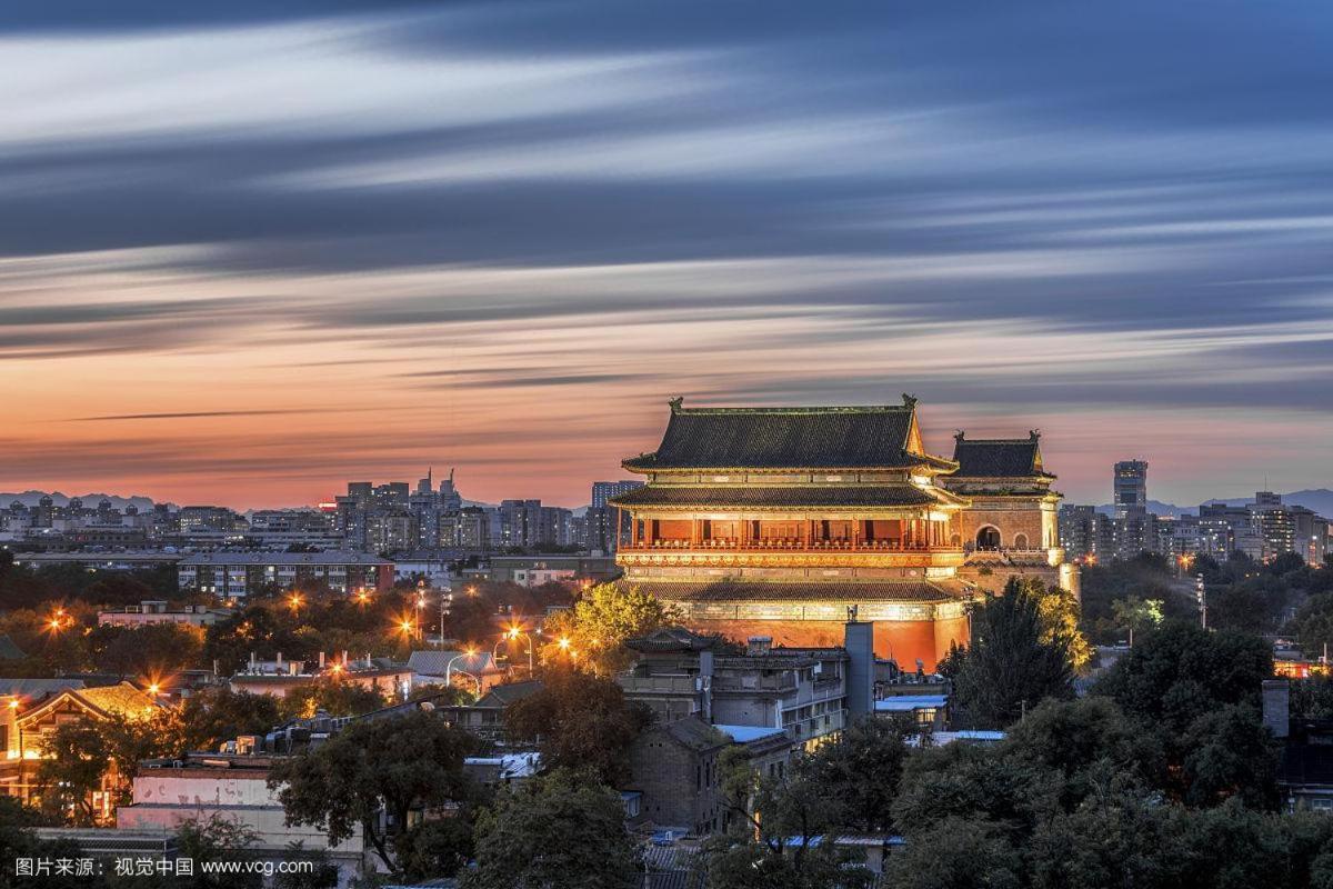 The East Hotel-Very Close To The Drum Tower,The Lama Temple,Houhai Bar Street,And The Forbidden City,There Are Many Old Beijing Traditional Hutongs Around The Hotel ,Experience The Culture Of Old Beijing Hutongs,Near Exit A Of Shichahai On Metro Line 외부 사진