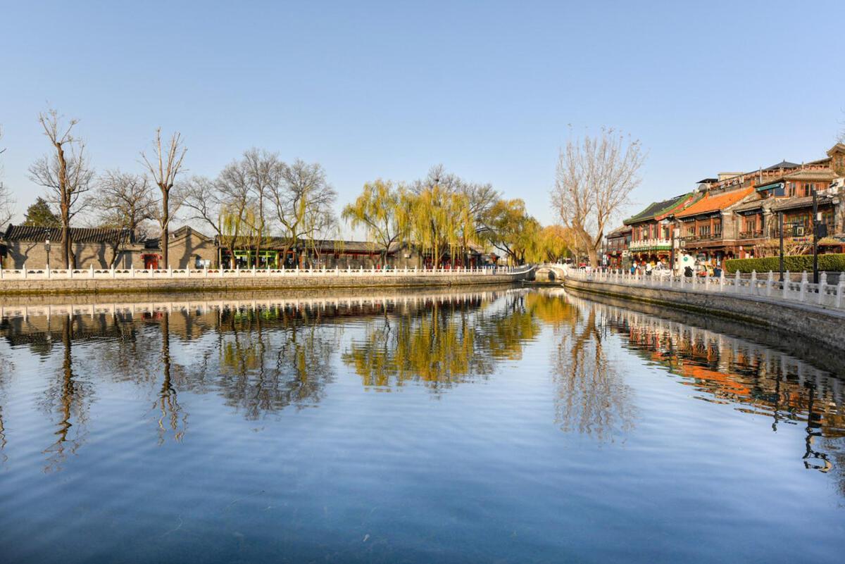 The East Hotel-Very Close To The Drum Tower,The Lama Temple,Houhai Bar Street,And The Forbidden City,There Are Many Old Beijing Traditional Hutongs Around The Hotel ,Experience The Culture Of Old Beijing Hutongs,Near Exit A Of Shichahai On Metro Line 외부 사진
