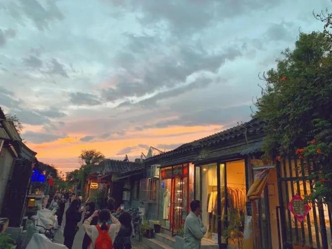 The East Hotel-Very Close To The Drum Tower,The Lama Temple,Houhai Bar Street,And The Forbidden City,There Are Many Old Beijing Traditional Hutongs Around The Hotel ,Experience The Culture Of Old Beijing Hutongs,Near Exit A Of Shichahai On Metro Line 외부 사진