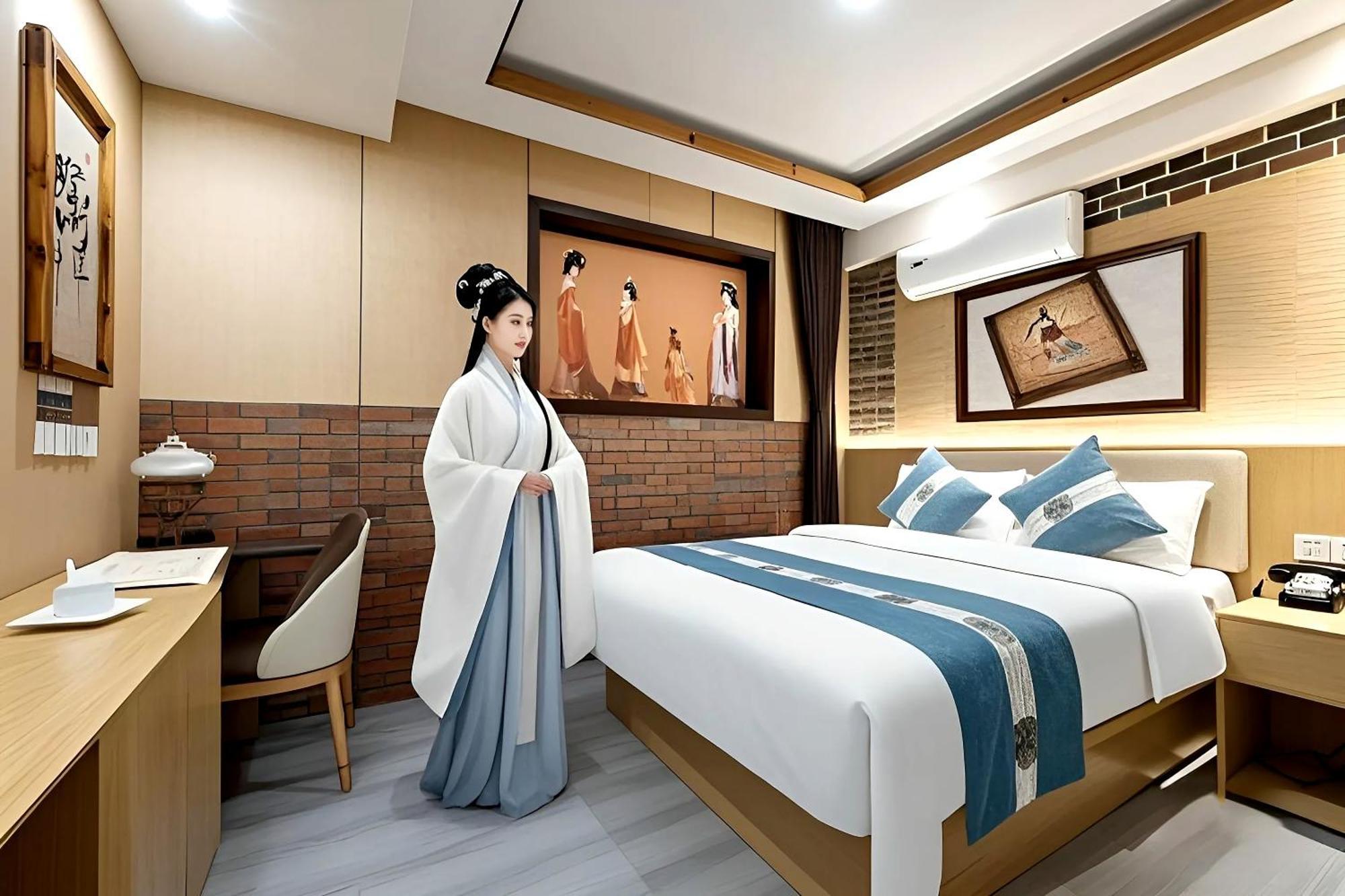The East Hotel-Very Close To The Drum Tower,The Lama Temple,Houhai Bar Street,And The Forbidden City,There Are Many Old Beijing Traditional Hutongs Around The Hotel ,Experience The Culture Of Old Beijing Hutongs,Near Exit A Of Shichahai On Metro Line 외부 사진